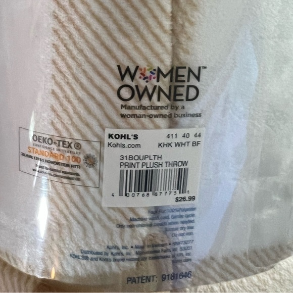 PLUSH THROW - Picture 5 of 5